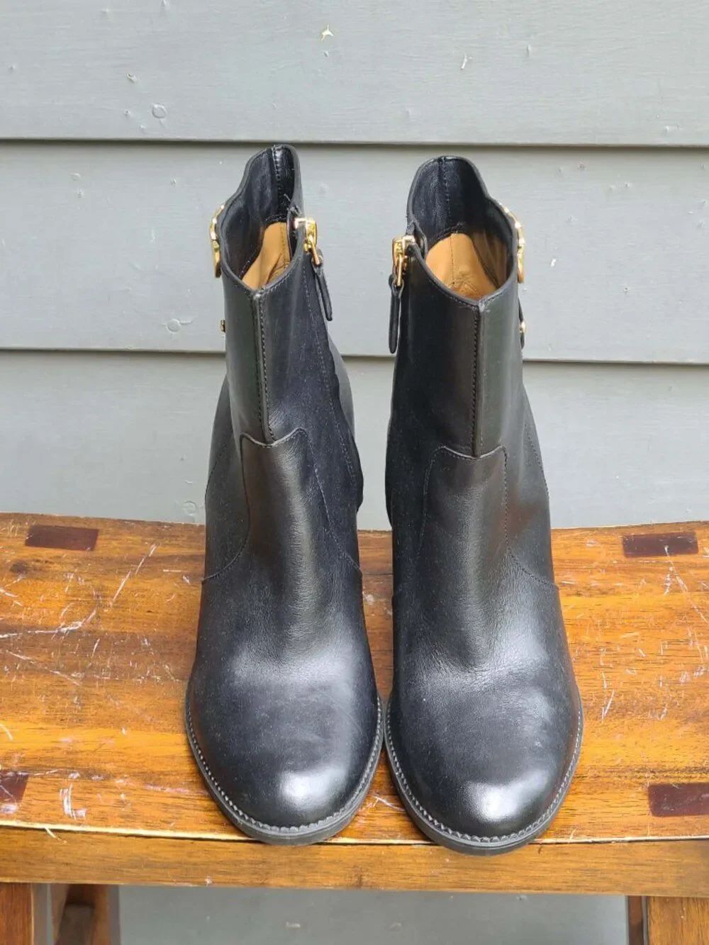 Tory Burch Black Leather Sydney Boots With Gold Tone Logo Size 8 NWOT - Picture 2 of 13